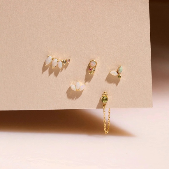 Stone And Strand Peridot Front To Back Chain Earring | 10K - Picture 11 of 12